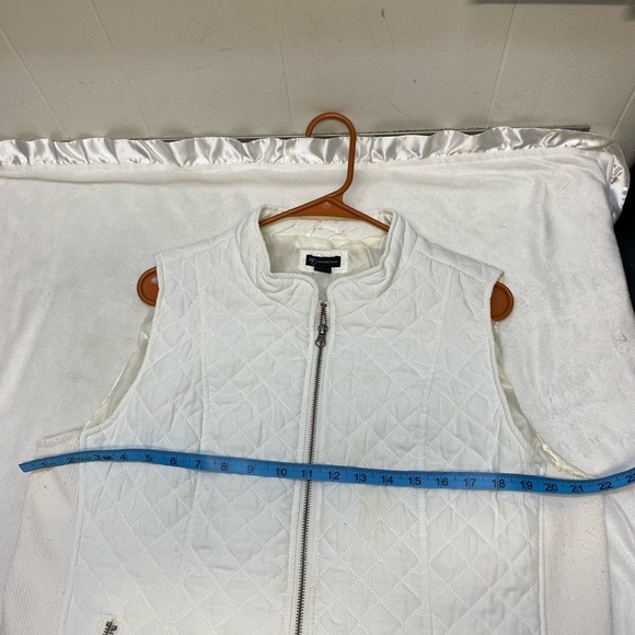 New Directions Women’s Puffer Quilted Vest. Size XL - Picture 8 of 9
